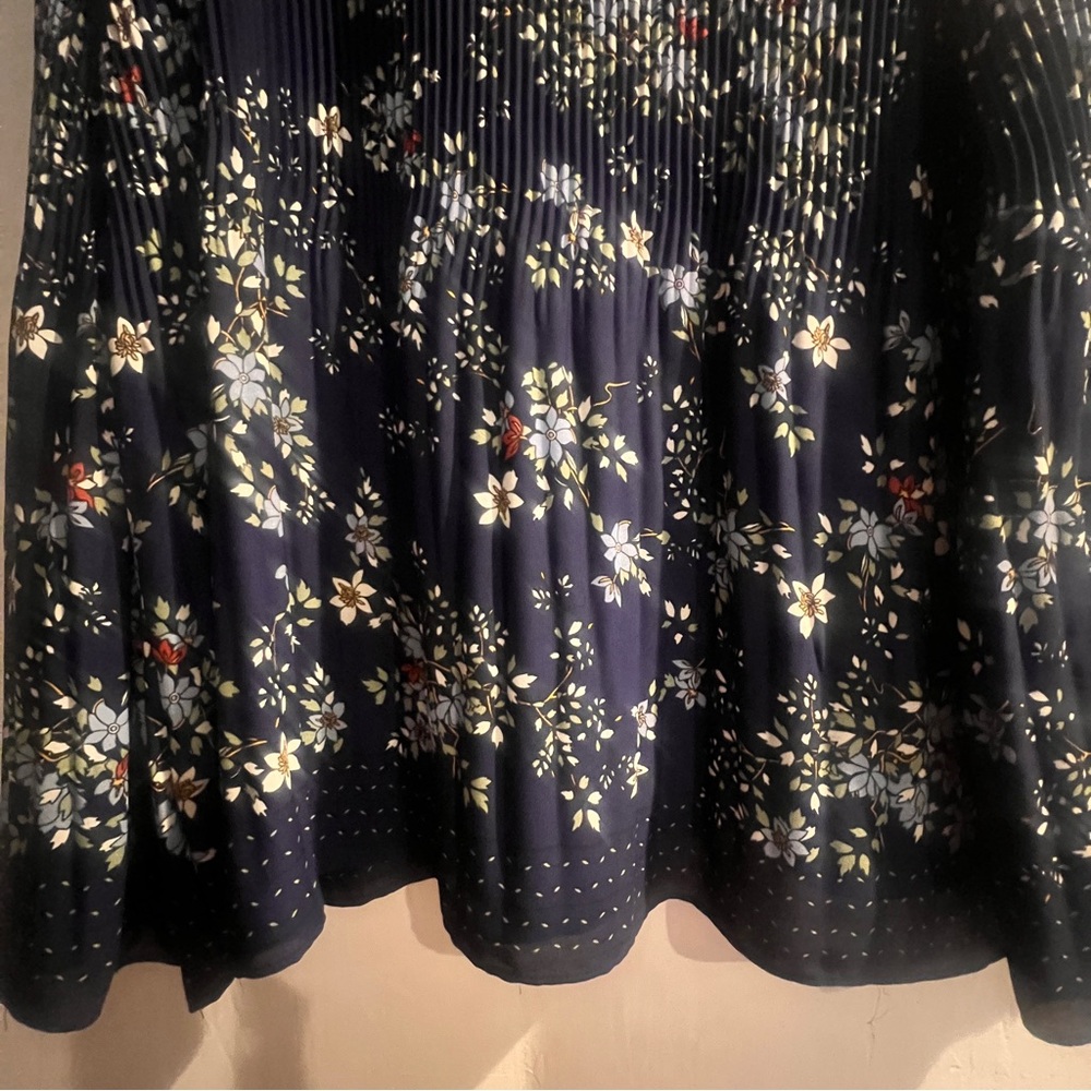 Max Studio Dark Blue Floral Blouse - Large - NWOT - Picture 8 of 8